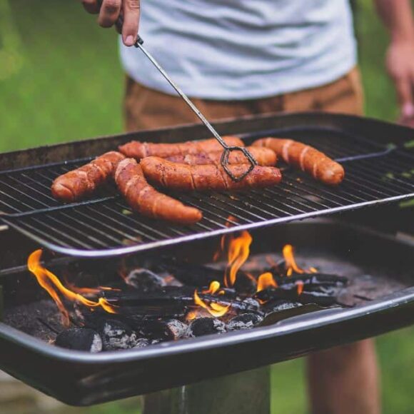 Barbecue : un ustensile courant remis en cause pour sa dangerosité