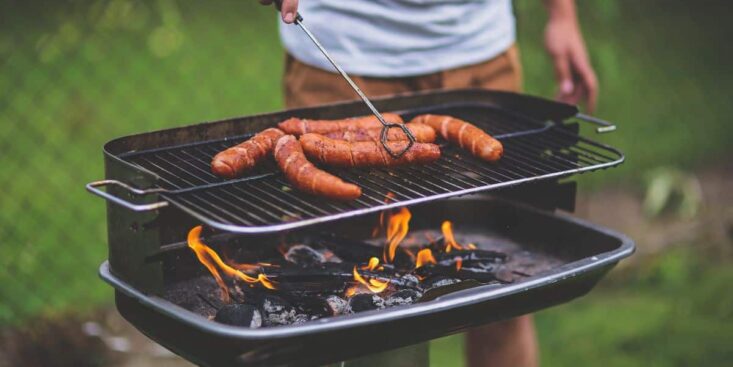 Barbecue : un ustensile courant remis en cause pour sa dangerosité
