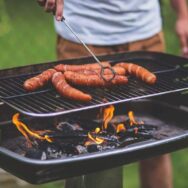 Barbecue : un ustensile courant remis en cause pour sa dangerosité