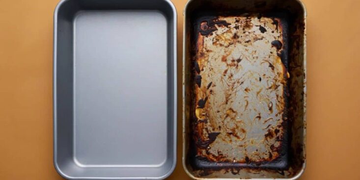 Après le rôti, votre plaque est incrustée? Une astuce simple la nettoie sans effort et la rend comme neuve