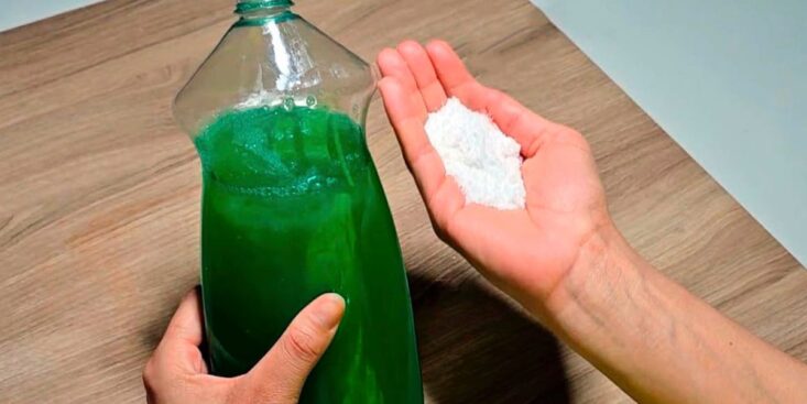 Marre de vaisselle grasse et verres ternes ? Cette pincée de sel dans le liquide vaisselle change tout en 1 lavage