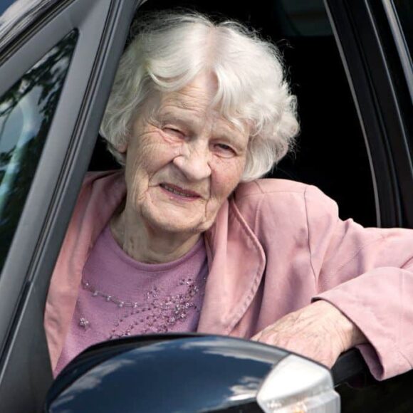 Mauvaise surprise si vous avez plus de 50 ans: la nouvelle loi sur le permis des seniors va bousculer vos habitudes au volant