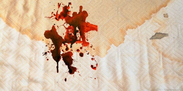 Panique au réveil ? Matelas taché de sang: 12 astuces efficaces avant de le changer