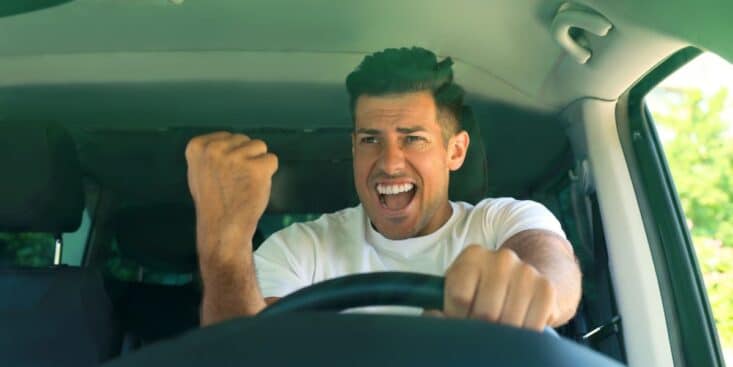 Tous les équipements obligatoires en voiture pour éviter une lourde amende en 2025