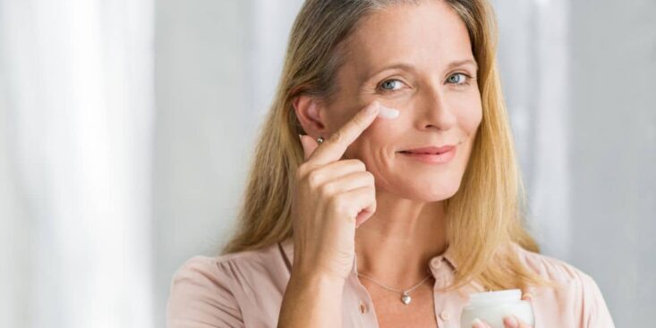 Vous voulez lisser vos rides ? Chez Monoprix, ce sérum coréen vendu par millions devient la star du rayon beauté