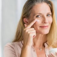 Vous voulez lisser vos rides ? Chez Monoprix, ce sérum coréen vendu par millions devient la star du rayon beauté