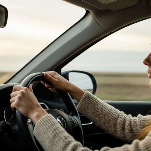 SoonNight - Voiture: le réglage des phares vers le bas améliore nettement la visibilité par temps de brouillard