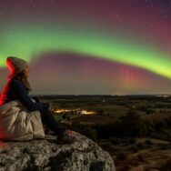 SoonNight - Aurores boréales en France dès début 2026: le ciel s’illumine après 22 ans, arc-en-ciel de couleurs