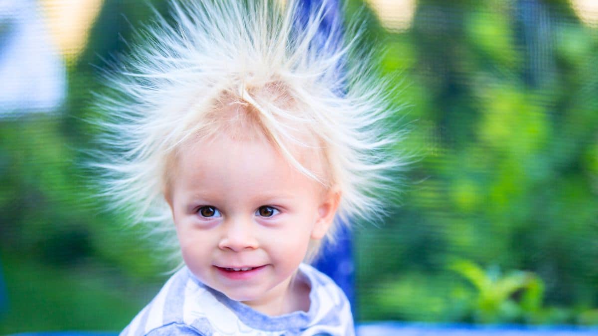 Cheveux électriques : l’astuce d’une coiffeuse pour les éviter tout l’hiver