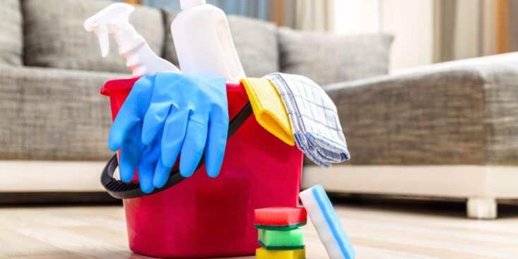 Eau de votre seau : l’ajout naturel qui rend vos sols comme neufs sans Javel ni ammoniaque