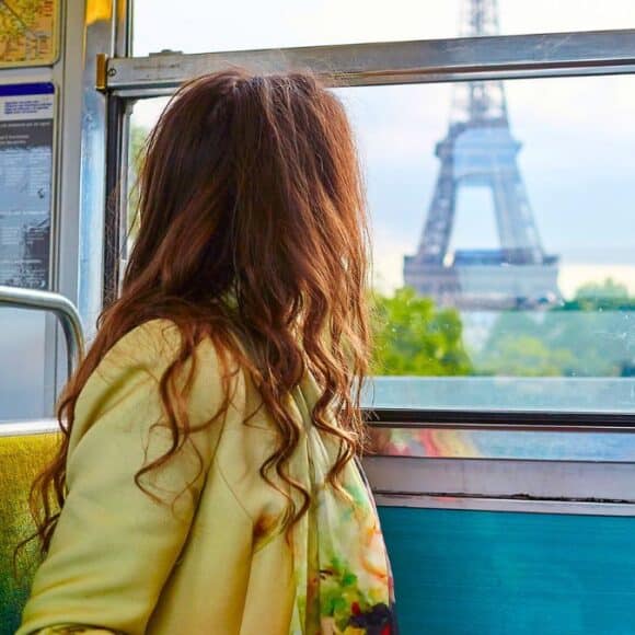 Looks parisiens: le street style dicte les pièces clés autour de la Fashion Week de Paris, octobre 2025