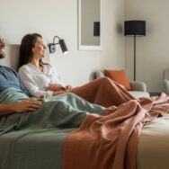 Lepointdujour.fr - Draps blancs: la tendance des hôtels de luxe passe aux couleurs et réchauffe nos chambres cet hiver 2024