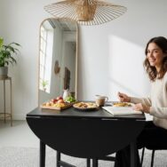 Lepointdujour.fr - Table Ikea: la solution gain de place qui transforme un petit espace en coin repas stylé