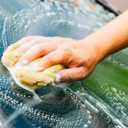 Automobilistes français: glissez du liquide vaisselle cet hiver pour limiter la buée et dégraisser le pare-brise