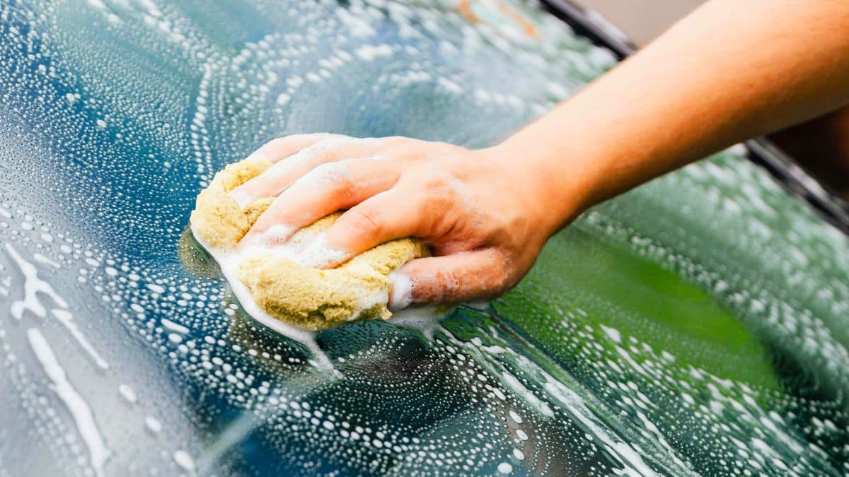 Automobilistes français: glissez du liquide vaisselle cet hiver pour limiter la buée et dégraisser le pare-brise