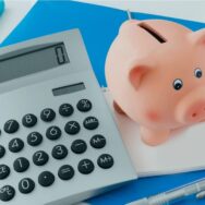 Compte épargne enfant: ouvrez dès la naissance, montant à prévoir et plafonds à connaître