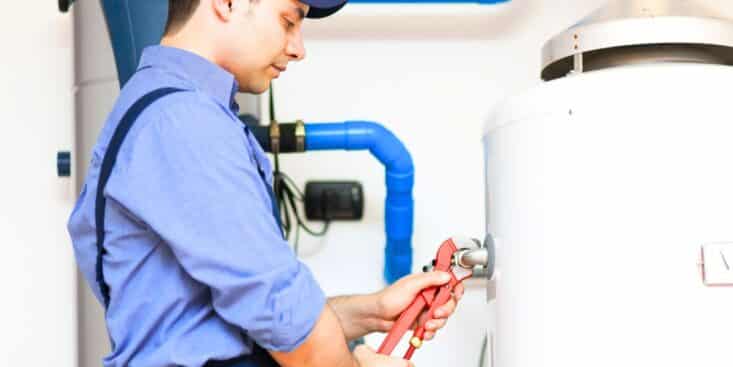 Factures de chauffe-eau: les gestes de pros qui réduisent votre note dès cet hiver