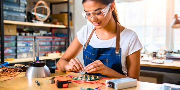 Lampe sans fil : transformez une lampe classique en quelques minutes, sans percer ni câbler