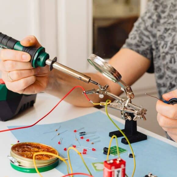 Outil Lidl sans fil à moins de 10 € : le fer à souder qui simplifie toutes les petites soudures