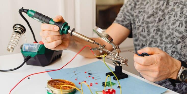 Outil Lidl sans fil à moins de 10 € : le fer à souder qui simplifie toutes les petites soudures