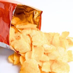 Paquets de chips: réutilisez-les pour isoler vos radiateurs et baisser la facture de chauffage cet hiver