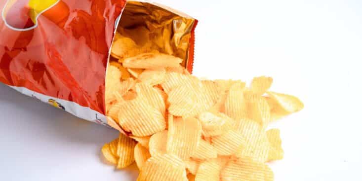 Paquets de chips: réutilisez-les pour isoler vos radiateurs et baisser la facture de chauffage cet hiver