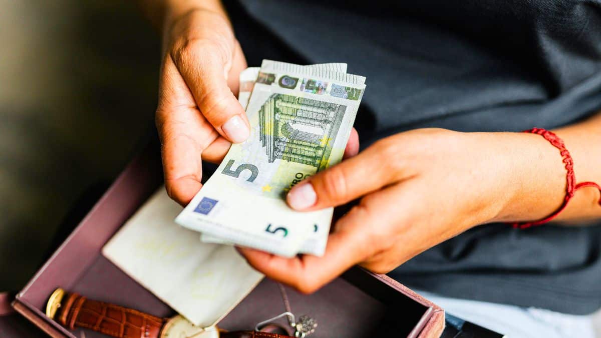 Prime de Noël 2025 : retraités exclus, sauf si le foyer perçoit un minimum social, montant dès 152,45 € en décembre