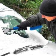 Raclette anti-givre B&M à moins d’1 €: assure un dégivrage express dès les premiers matins froids