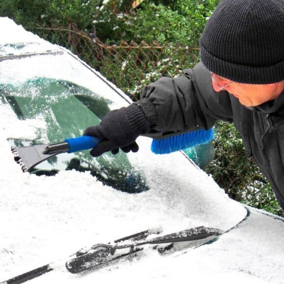 Raclette anti-givre B&M à moins d’1 €: assure un dégivrage express dès les premiers matins froids