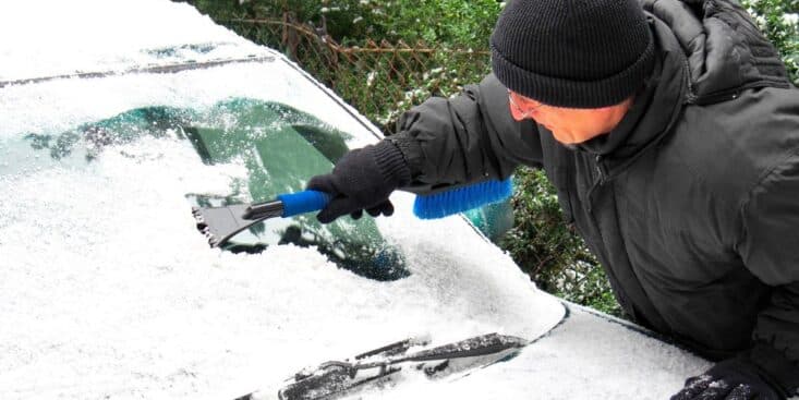 Raclette anti-givre B&M à moins d’1 €: assure un dégivrage express dès les premiers matins froids