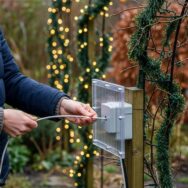 Soonnight - Prise de jardin Weldom à 7,35 € : elle sécurise vos extérieurs l’hiver et séduit de plus en plus de foyers