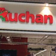 Auchan cède 300 magasins à la concurrence en France, le paysage de la distribution se redessine