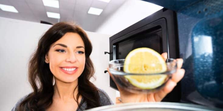 Citron au micro-ondes : l’astuce de 30 secondes qui booste jus et saveurs en cuisine