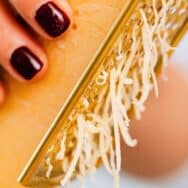 Croustillant de polenta au parmesan: 5 ingrédients pour ensoleiller l’apéro d’hiver