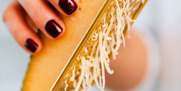 Croustillant de polenta au parmesan: 5 ingrédients pour ensoleiller l’apéro d’hiver