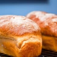 Pain maison sans four: méthode simple pour un pain croustillant en novembre grâce à un geste clé