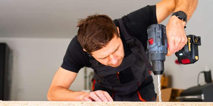 Perceuse brûlante en 2 minutes: la cause ignorée et la solution simple qui met fin à la surchauffe