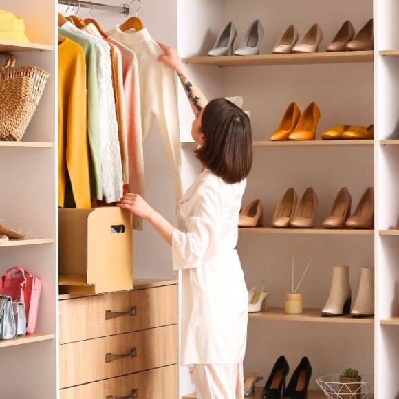 Placards : désencombrez en 2 minutes grâce à vos vieux draps