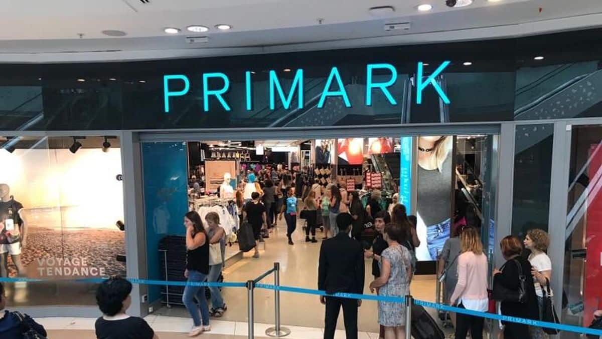 Primark: le manteau à 65€ s’impose face au léopard cet hiver