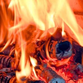 Bois de chauffage: stocker vos bûches à l’intérieur nuit à votre santé et alourdit la facture cet hiver