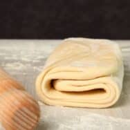 Feuilleté de camembert: cœur coulant prêt en 30 min avec 4 ingrédients