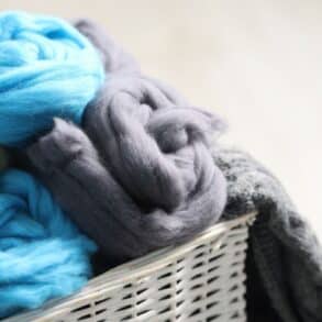 Laine, cachemire et soie : une droguiste des Angles (Gard) livre ses conseils pour les laver sans les abîmer cet hiver