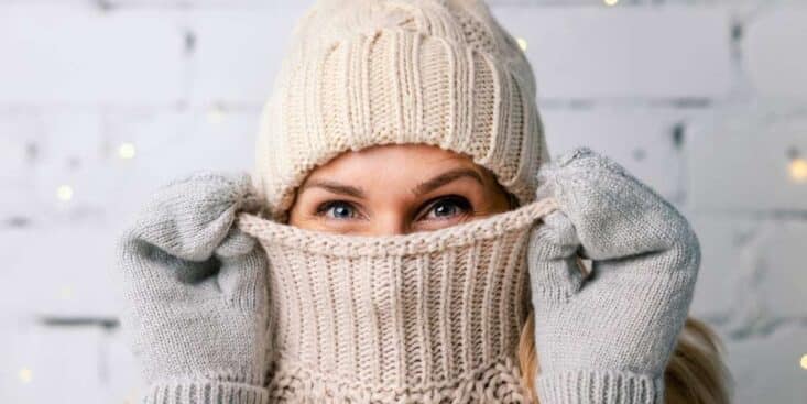 Papier aluminium: envelopper ses pieds n’isole pas, la transpiration refroidit