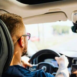 Pare-brise: stoppez la buée et évitez l’amende cet hiver