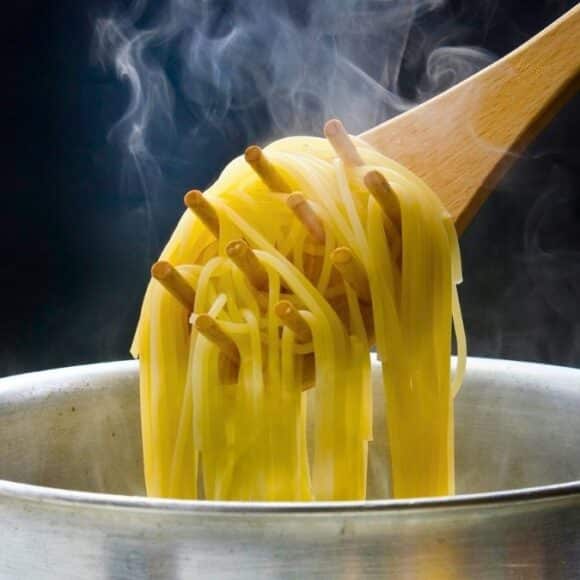 Pâtes: la cuisson à feu éteint s'impose en 2026 pour économiser l'énergie