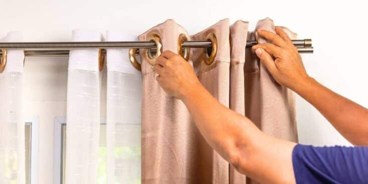 Rideaux sans percer ni outils : l’astuce à moins de 5 € qui évite les trous dans le mur