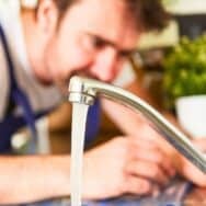 Robinet au jet faible: la méthode en 1 minute pour changer un mousseur bouché