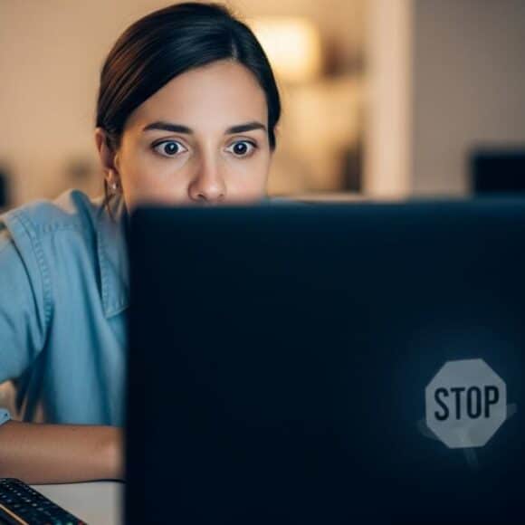 SoonNight - Canal+ obtient en justice que Google et Microsoft bloquent les sites IPTV illégaux