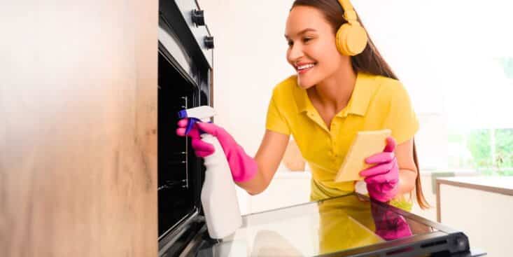 Bicarbonate pour four : ce qui fonctionne vraiment, preuves et limites