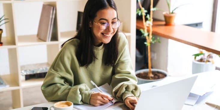 Freebox Pop S vs B&YOU Pure Fibre : le duel des box à 24,99€ entre 5 Gb/s et 2 Gb/s